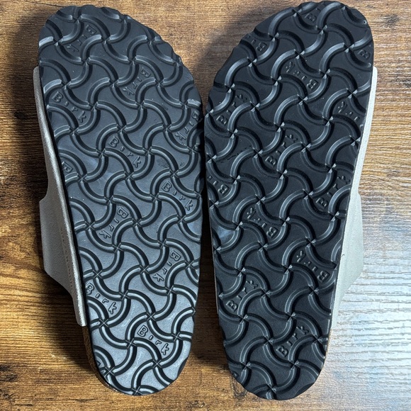 Birkenstock Women Cream Sandals with Brown Buckles Size 37 - Picture 11 of 13